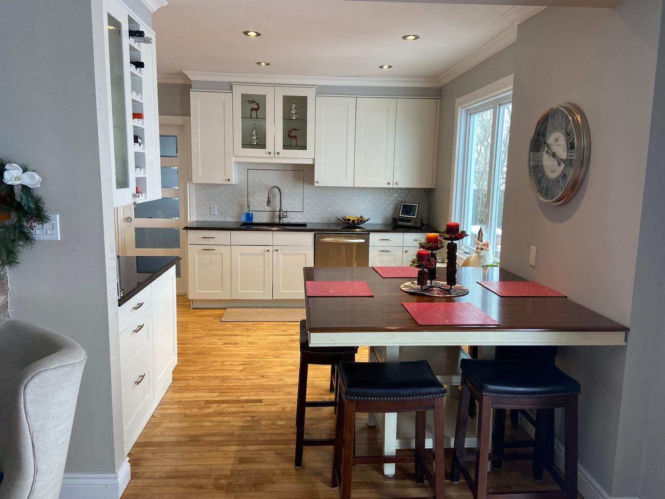 Kitchen - 10 146E Avenue, Notre-Dame-De-L'Île-Perrot, QC - Indoor