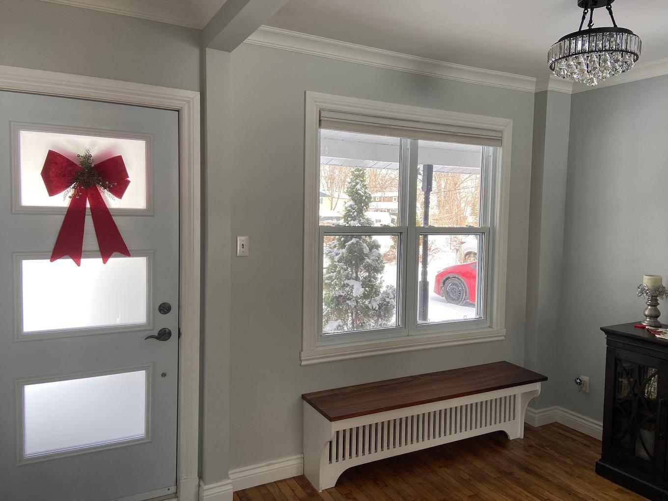 Exterior entrance - 10 146E Avenue, Notre-Dame-De-L'Île-Perrot, QC - Indoor Photo Showing Other Room