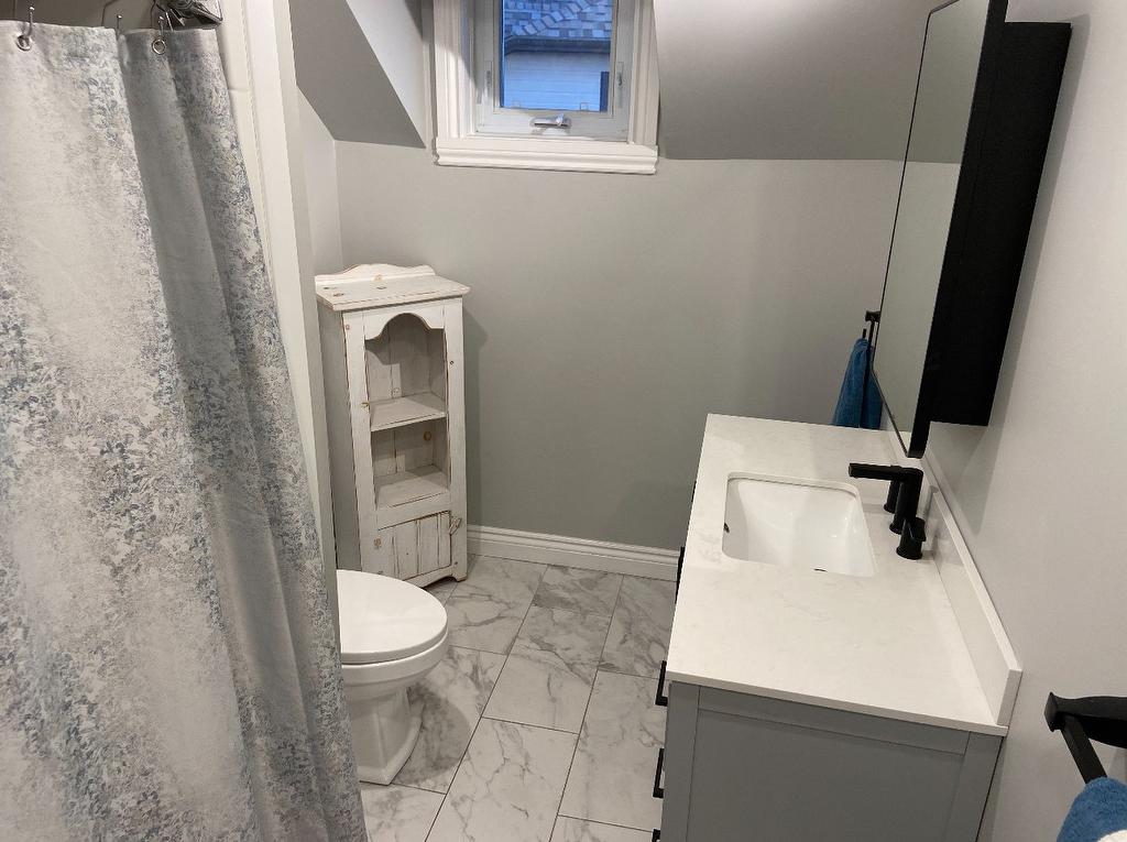 Salle de bains - 10 146E Avenue, Notre-Dame-De-L'Île-Perrot, QC - Indoor Photo Showing Bathroom