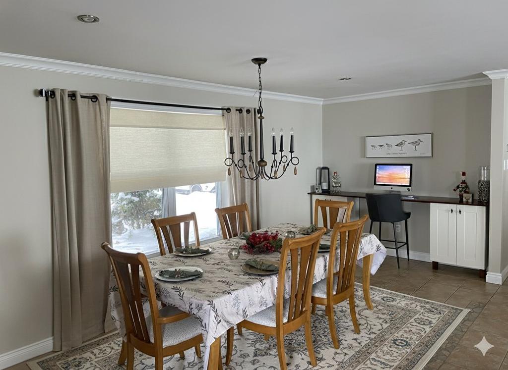 Dining room - 10 146E Avenue, Notre-Dame-De-L'Île-Perrot, QC - Indoor Photo Showing Dining Room