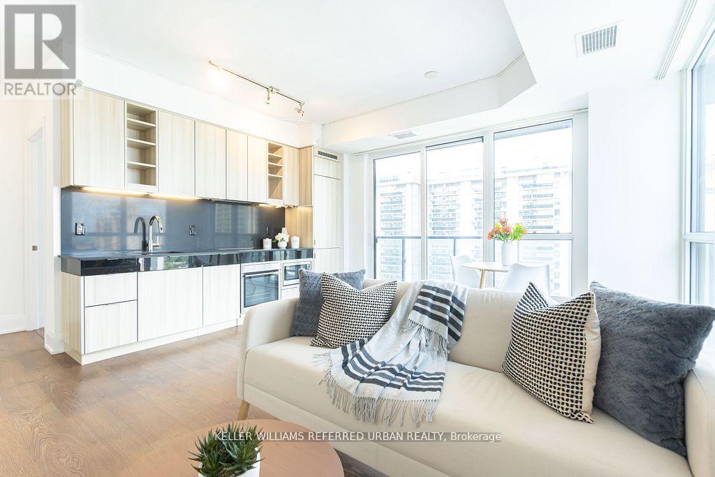1802 - 101 Erskine Avenue, Toronto, ON - Indoor Photo Showing Living Room
