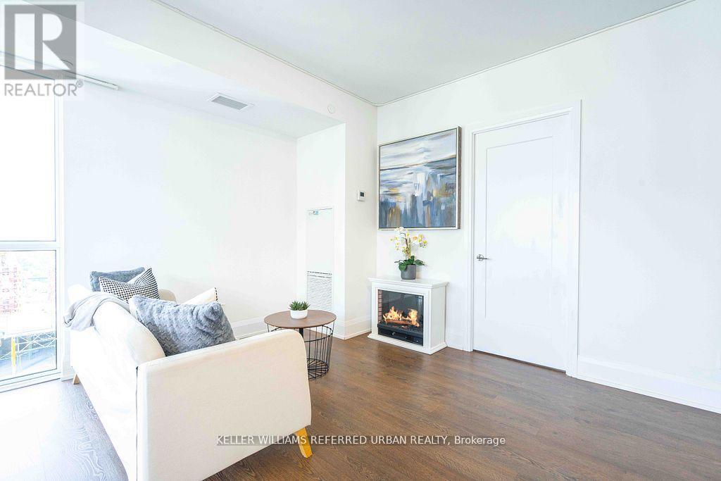 1802 - 101 Erskine Avenue, Toronto, ON - Indoor With Fireplace
