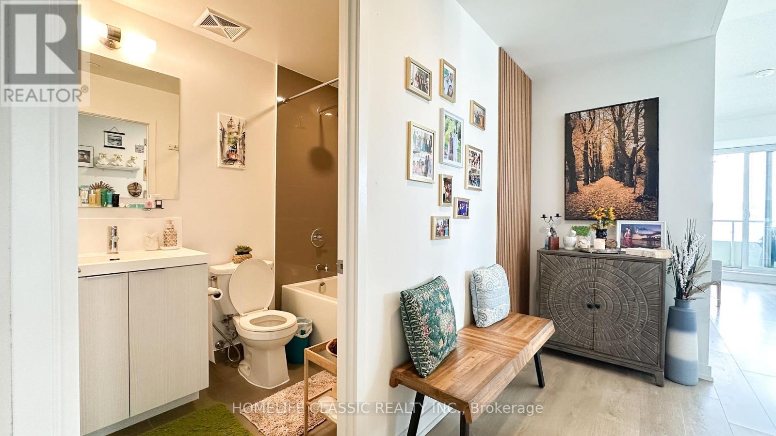 1109 - 225 Sumach Street, Toronto, ON - Indoor Photo Showing Bathroom