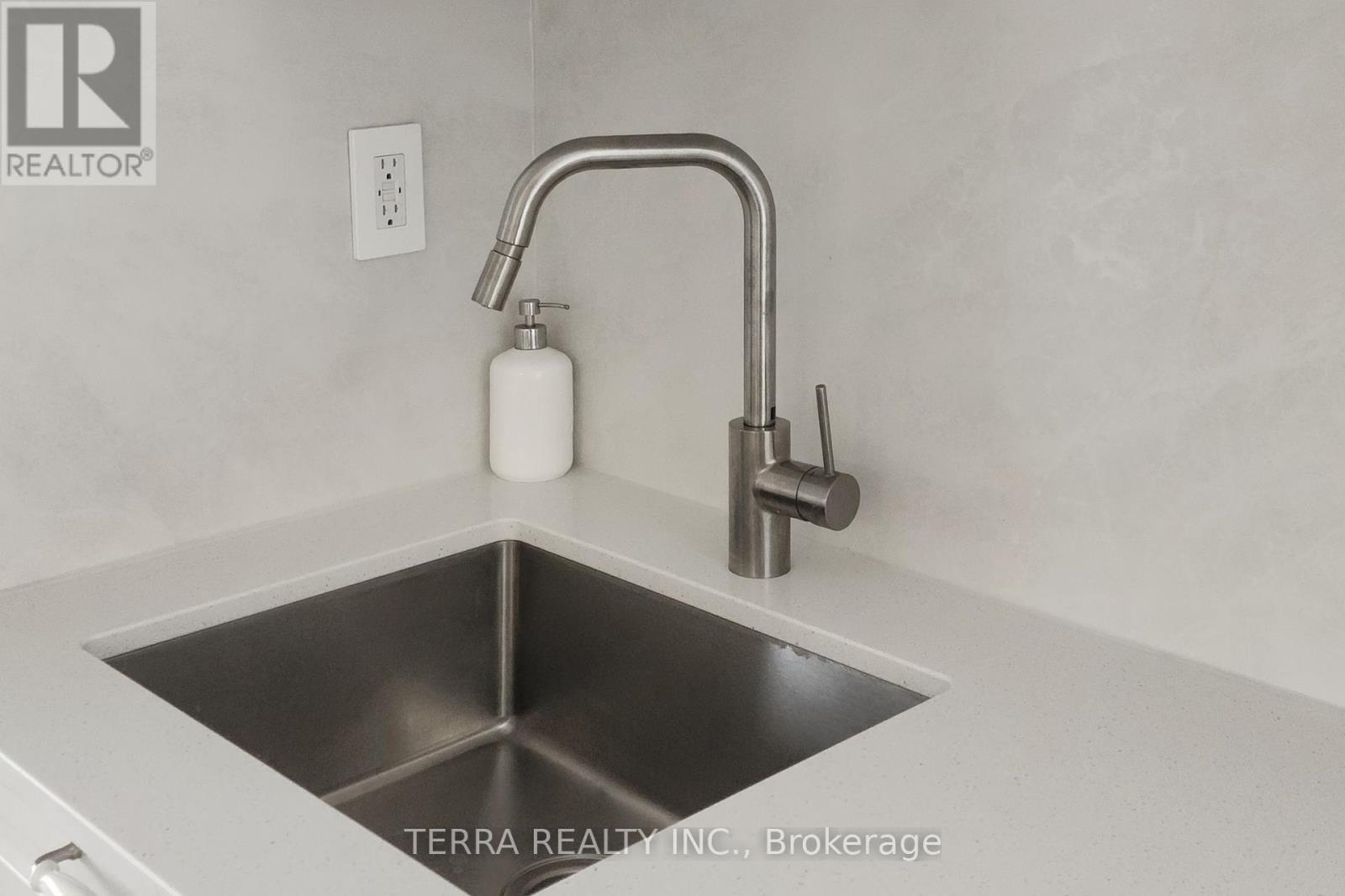 2502 - 80 Antibes Drive, Toronto, ON - Indoor Photo Showing Kitchen