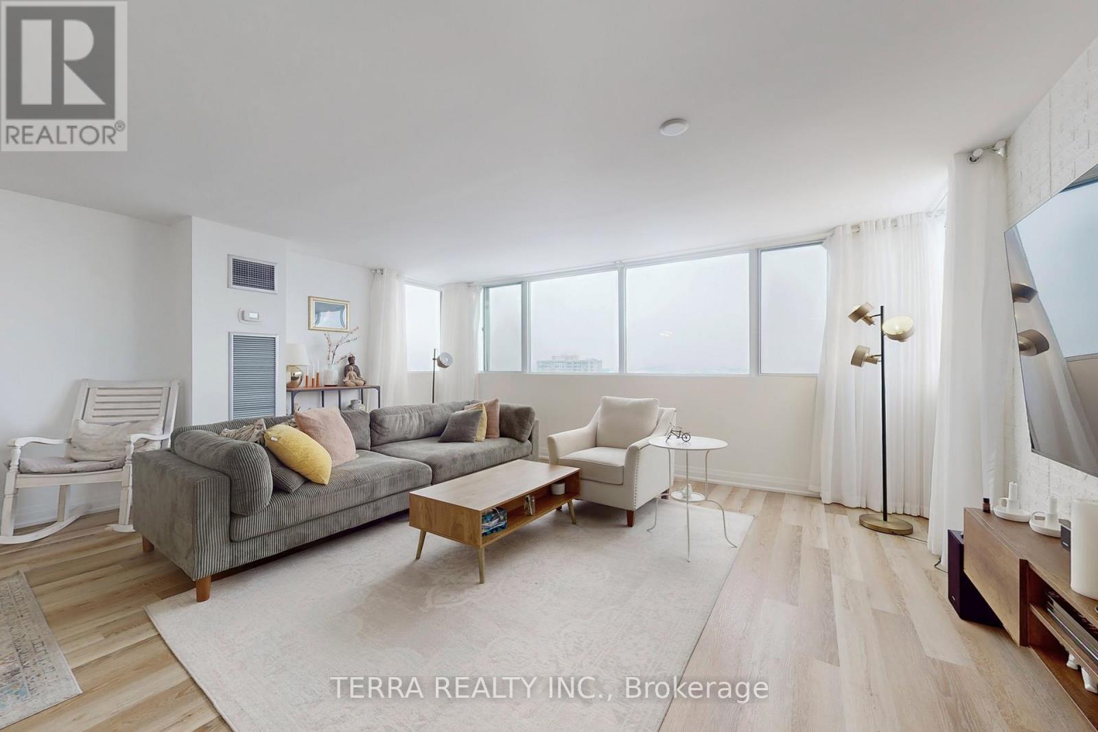 2502 - 80 Antibes Drive, Toronto, ON - Indoor Photo Showing Living Room