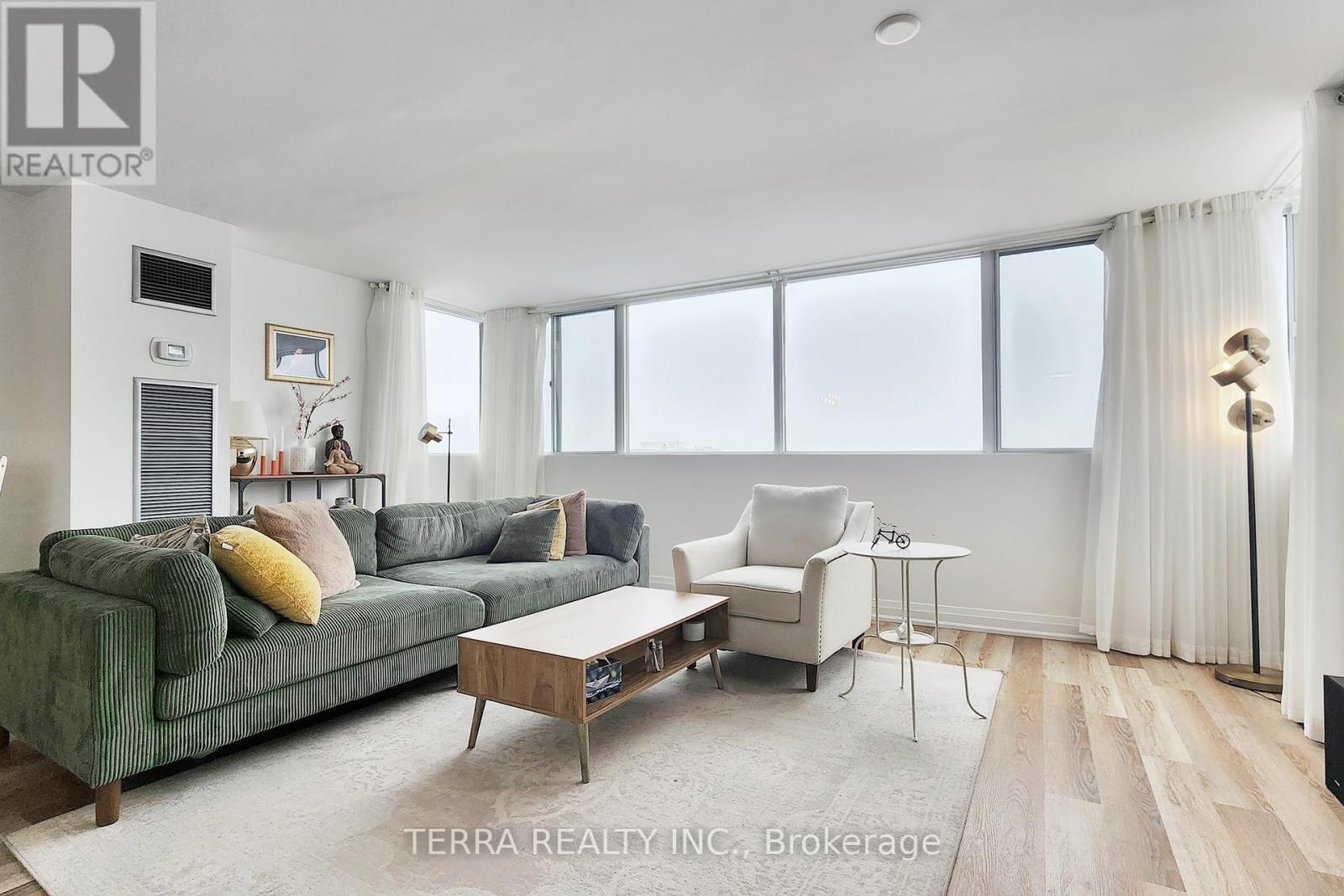 2502 - 80 Antibes Drive, Toronto, ON - Indoor Photo Showing Living Room