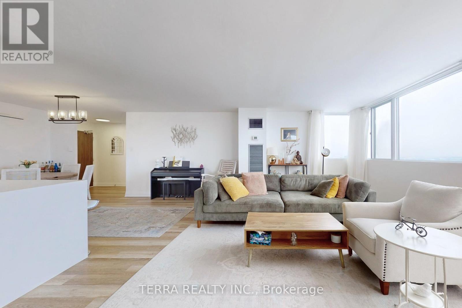 2502 - 80 Antibes Drive, Toronto, ON - Indoor Photo Showing Living Room