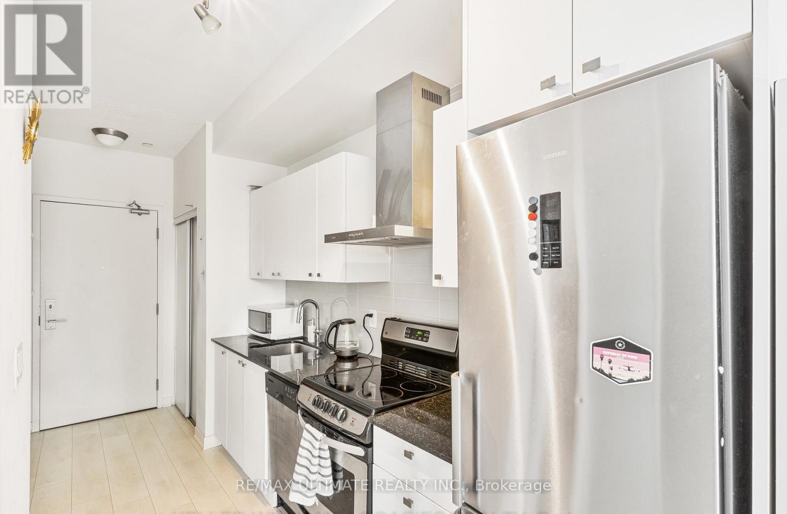 412 - 51 East Liberty Street, Toronto, ON - Indoor Photo Showing Kitchen