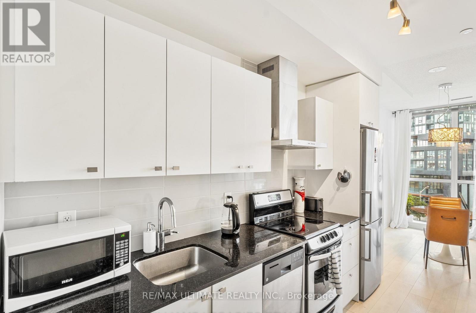412 - 51 East Liberty Street, Toronto, ON - Indoor Photo Showing Kitchen