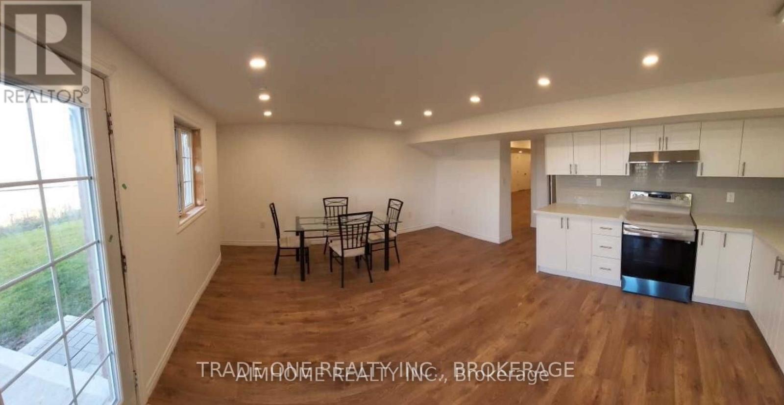 18 Frank Kelly Drive, East Gwillimbury, ON - Indoor Photo Showing Kitchen