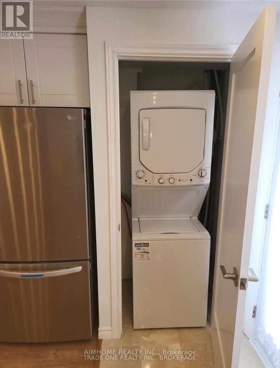 18 Frank Kelly Drive, East Gwillimbury, ON - Indoor Photo Showing Laundry Room