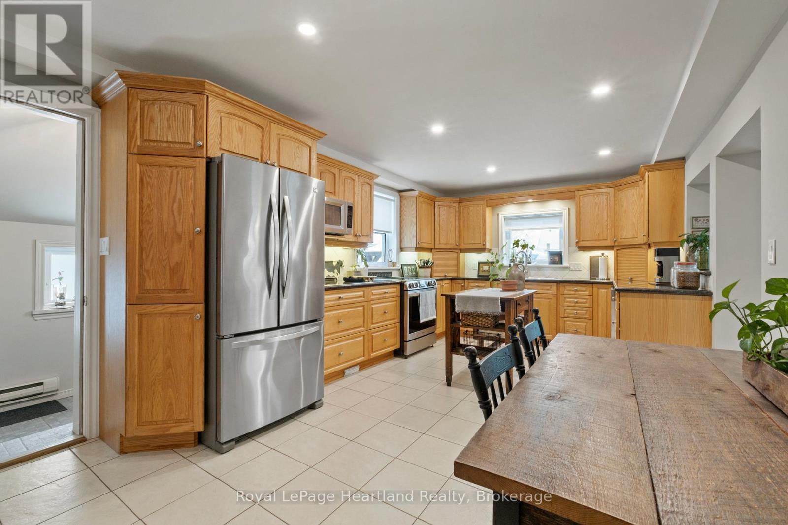 105 Quebec Street, Goderich (Goderich (Town)), ON - Indoor Photo Showing Kitchen