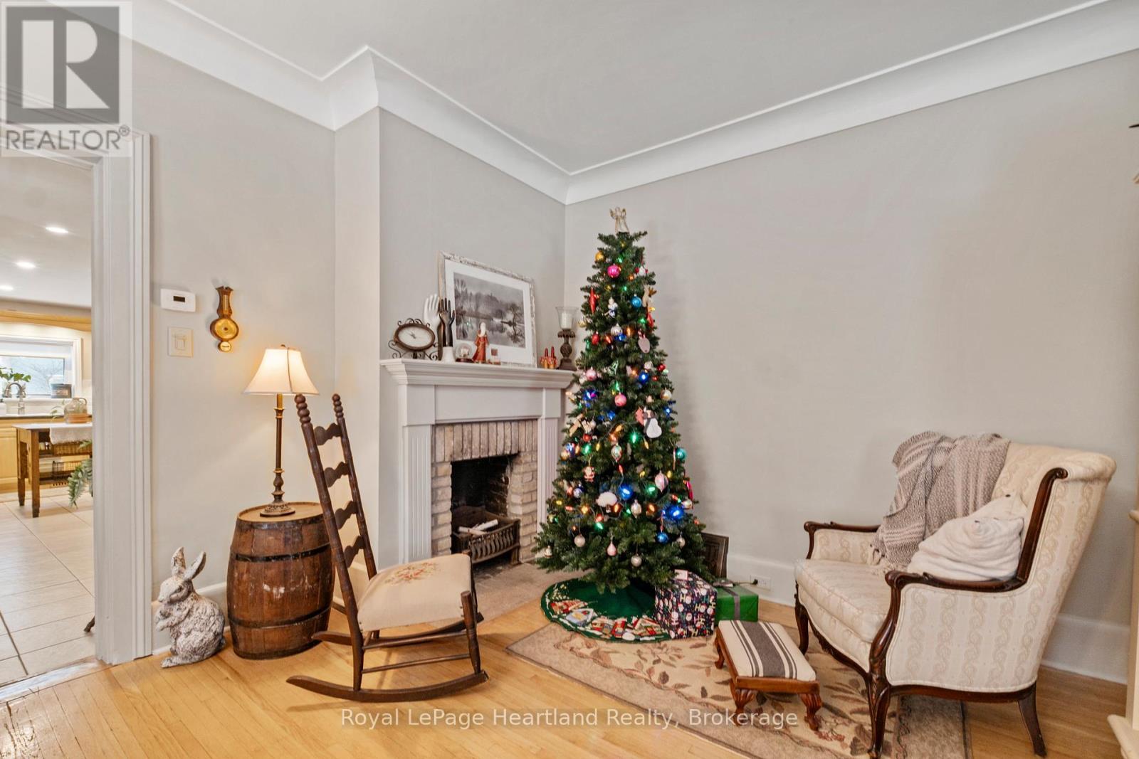 105 Quebec Street, Goderich (Goderich (Town)), ON - Indoor With Fireplace