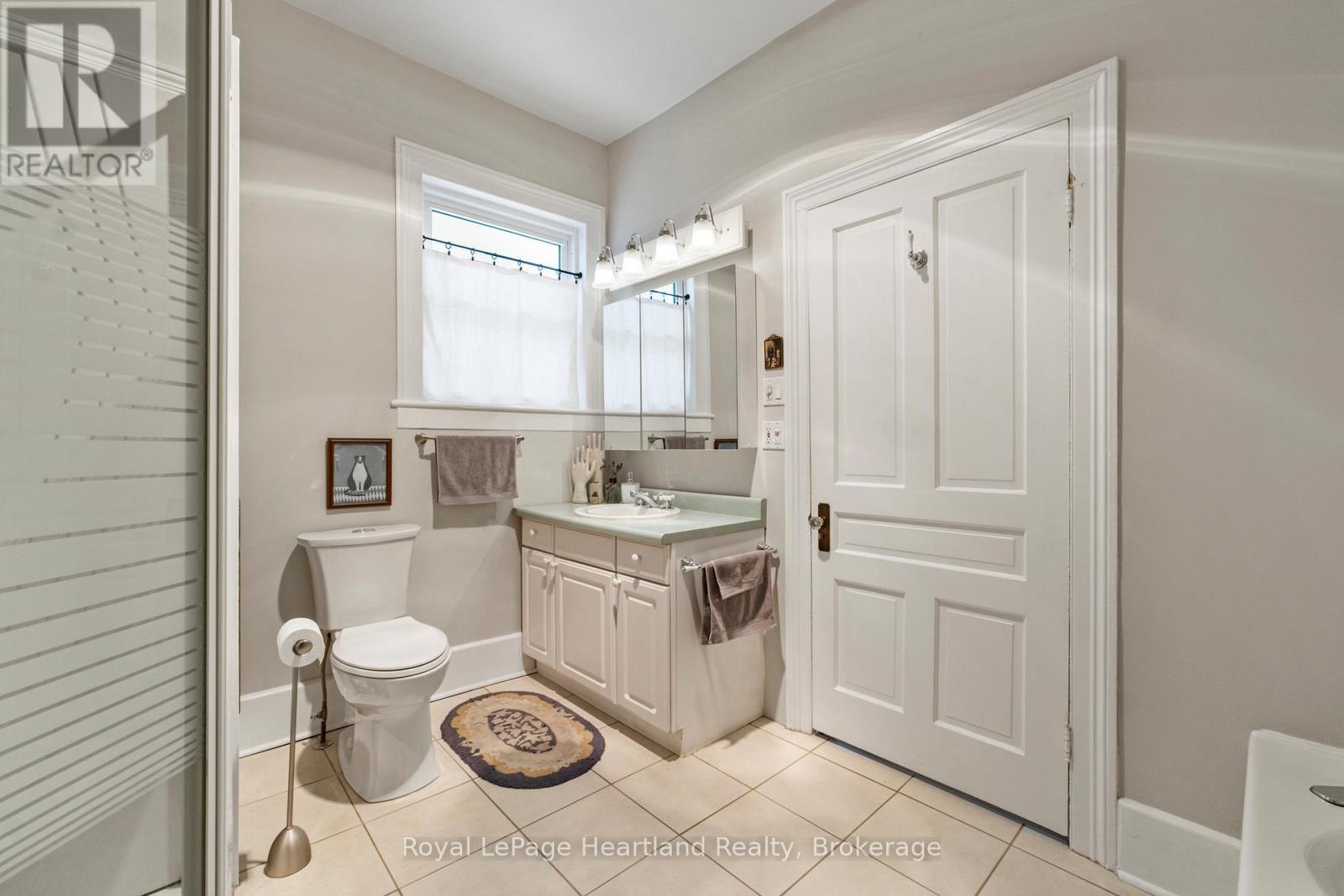 105 Quebec Street, Goderich (Goderich (Town)), ON - Indoor Photo Showing Bathroom