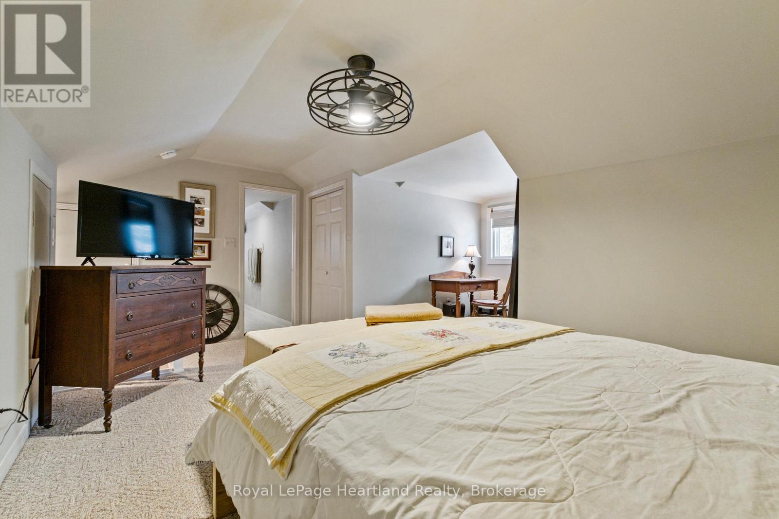 105 Quebec Street, Goderich (Goderich (Town)), ON - Indoor Photo Showing Bedroom