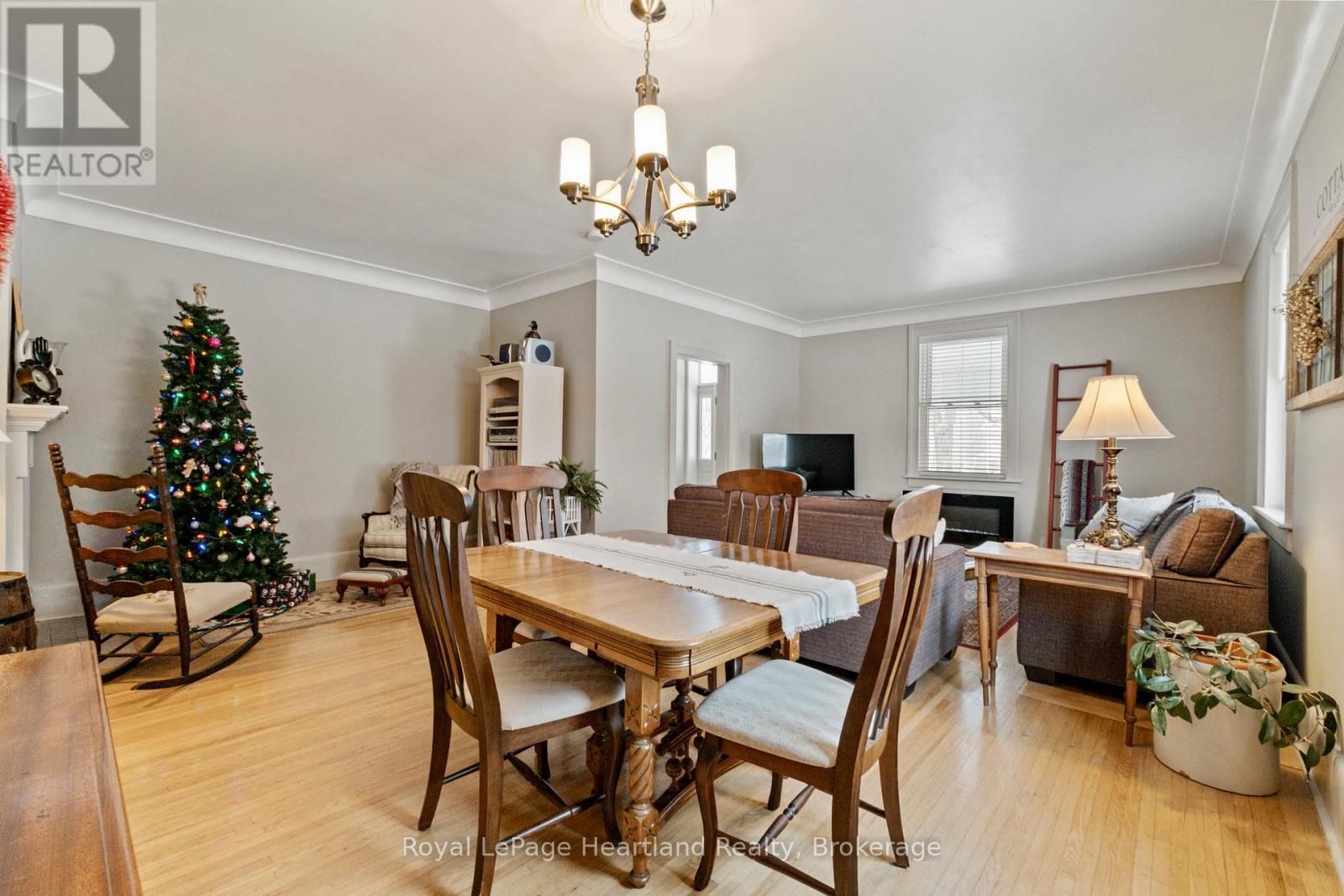 105 Quebec Street, Goderich (Goderich (Town)), ON - Indoor Photo Showing Dining Room