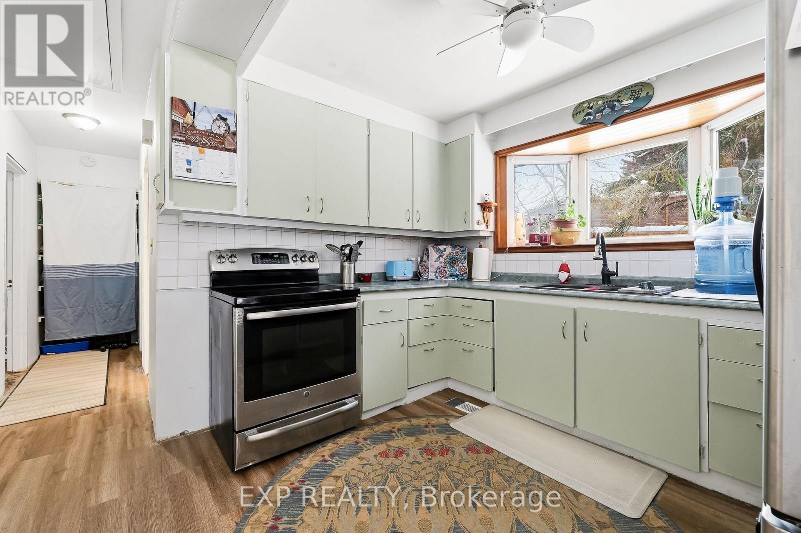 2825 Peter Street, Hamilton Township, ON - Indoor Photo Showing Kitchen