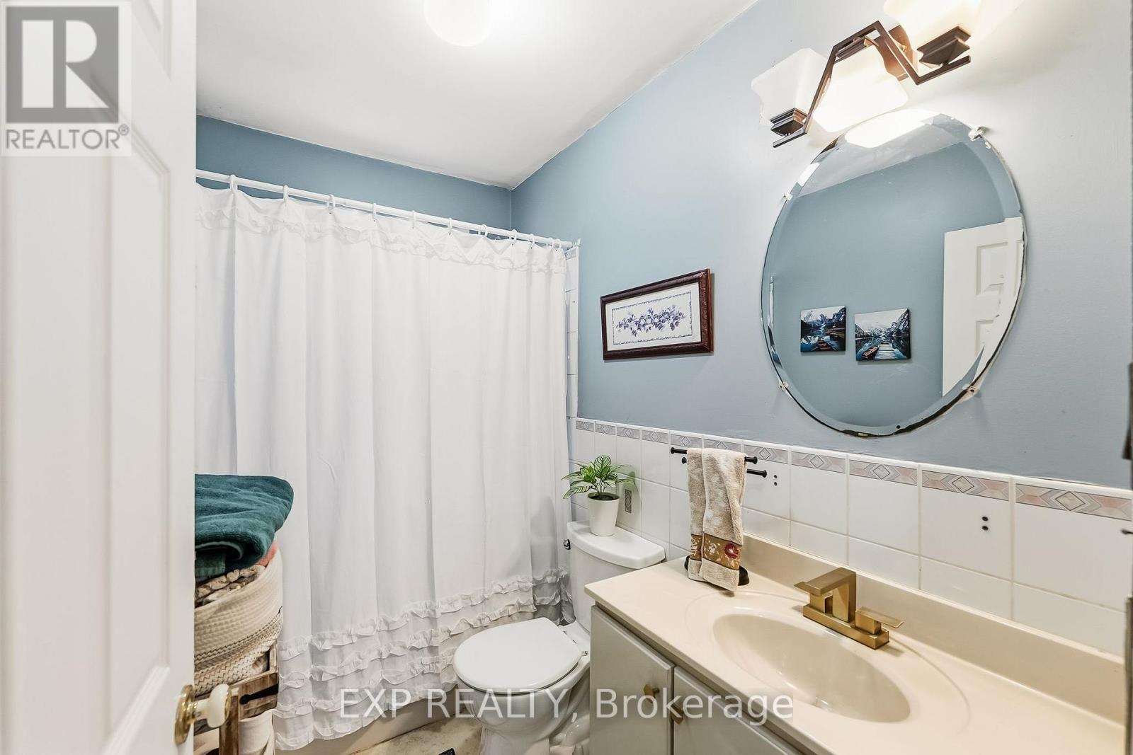 2825 Peter Street, Hamilton Township, ON - Indoor Photo Showing Bathroom
