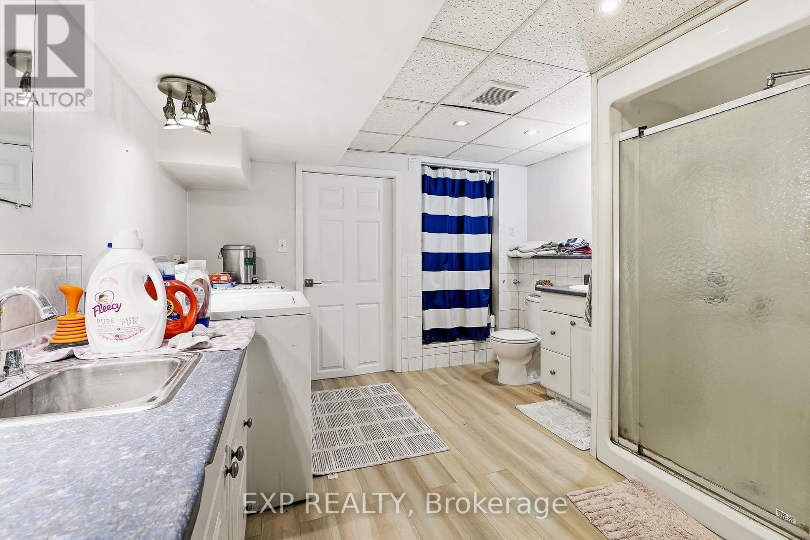 2825 Peter Street, Hamilton Township, ON - Indoor Photo Showing Laundry Room