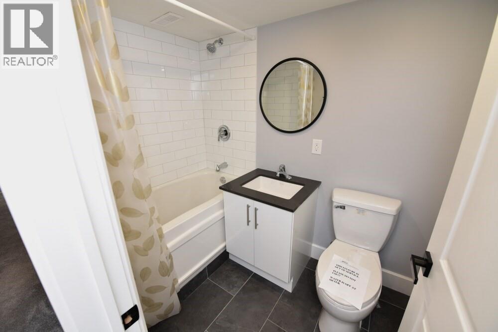 379 Talfourd Street, Sarnia, ON - Indoor Photo Showing Bathroom