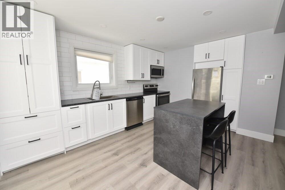 379 Talfourd Street, Sarnia, ON - Indoor Photo Showing Kitchen
