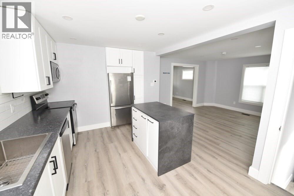 379 Talfourd Street, Sarnia, ON - Indoor Photo Showing Kitchen