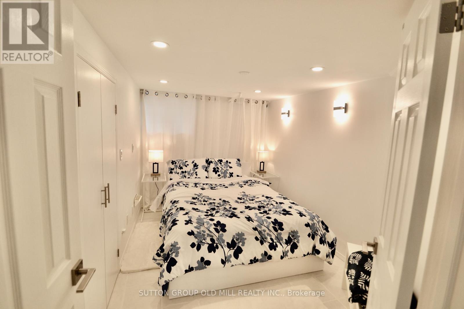 Lower - 180 Madison Avenue, Toronto, ON - Indoor