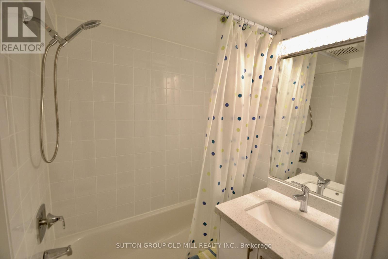 Lower - 180 Madison Avenue, Toronto, ON - Indoor Photo Showing Bathroom