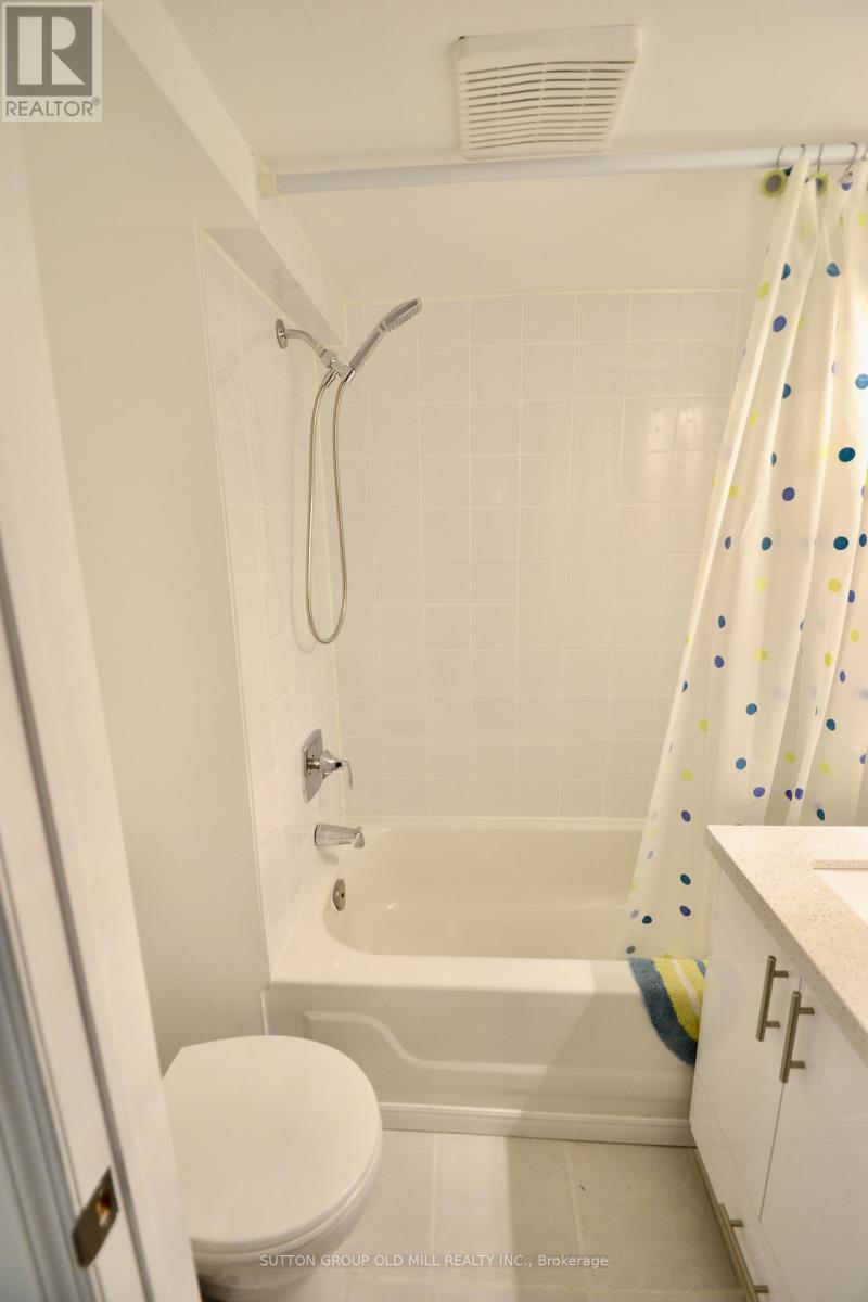 Lower - 180 Madison Avenue, Toronto, ON - Indoor Photo Showing Bathroom