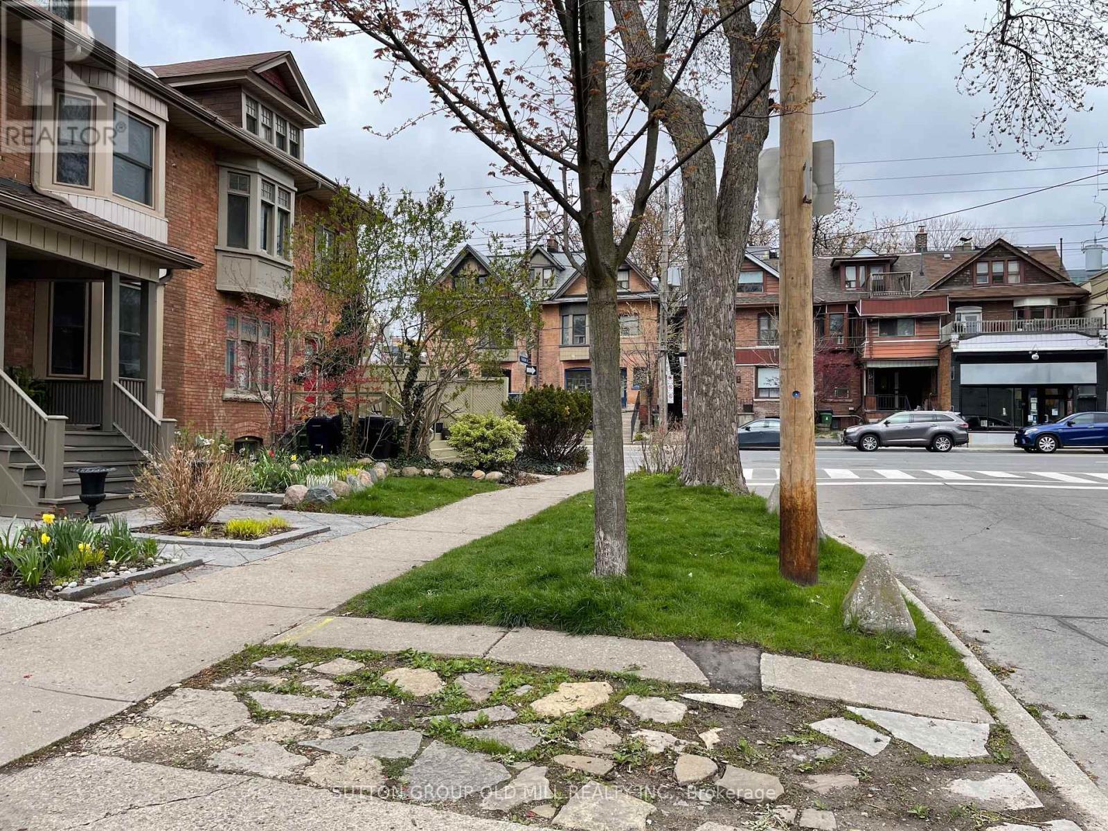 Lower - 180 Madison Avenue, Toronto, ON - Outdoor With Facade