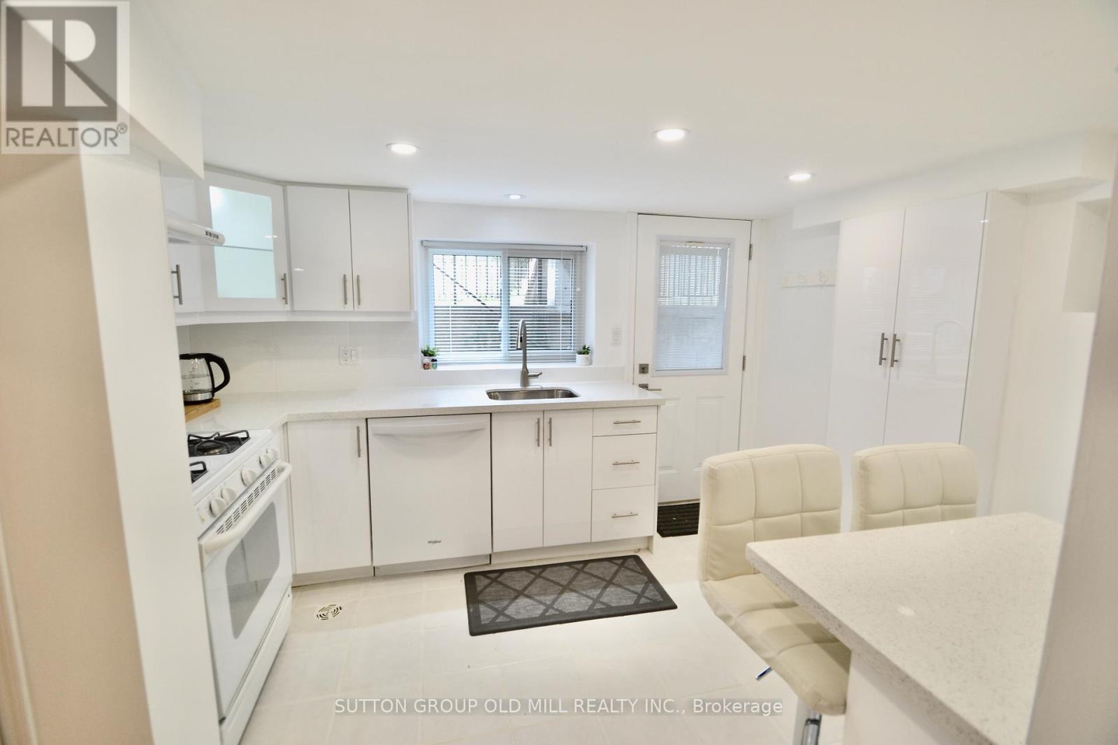 Lower - 180 Madison Avenue, Toronto, ON - Indoor