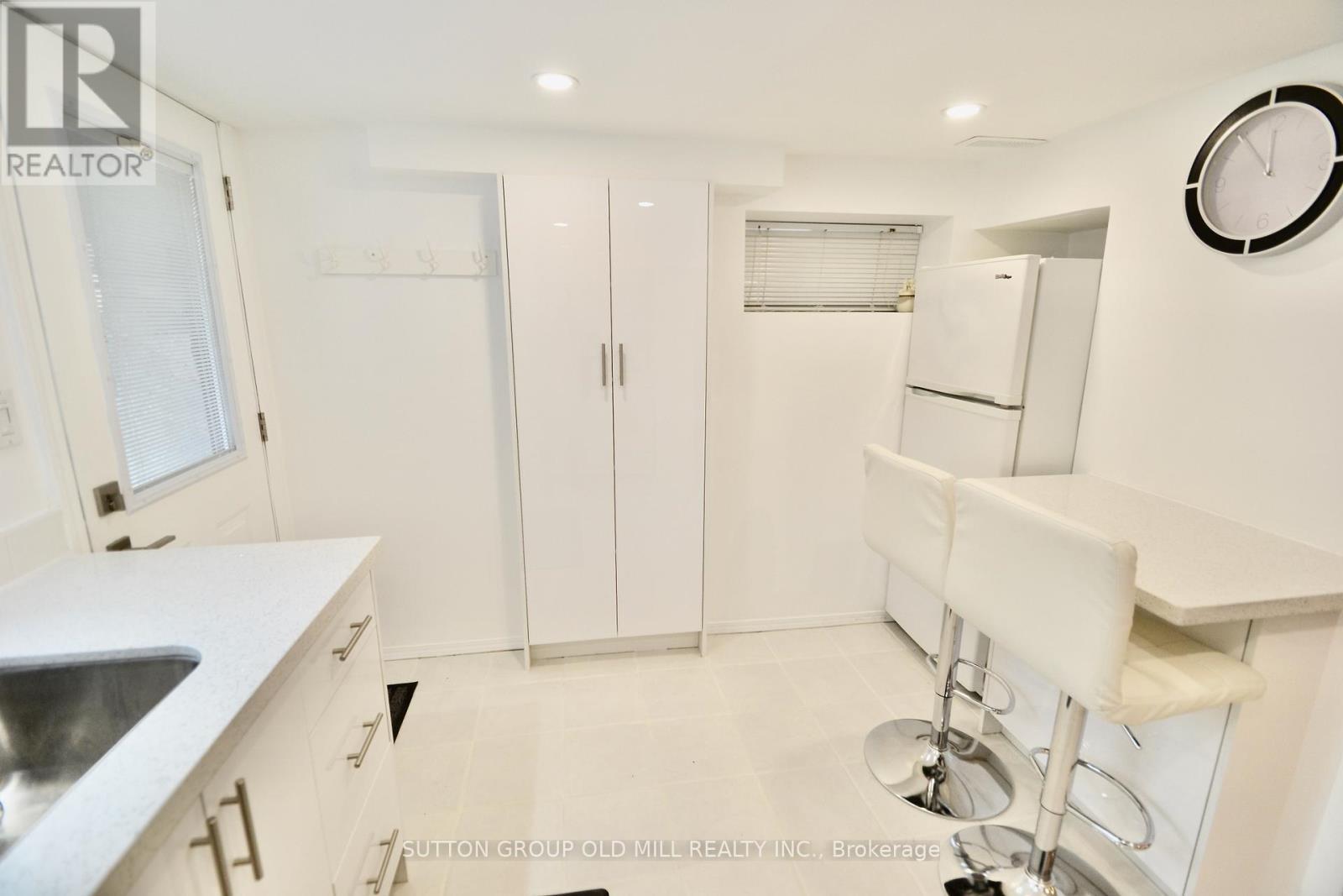 Lower - 180 Madison Avenue, Toronto, ON - Indoor