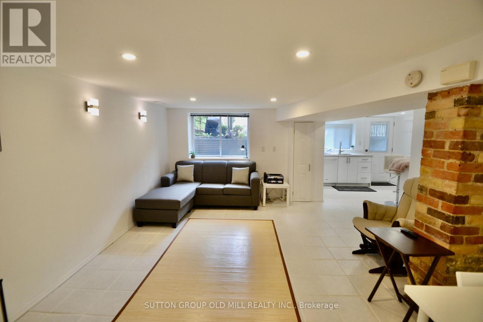 Lower - 180 Madison Avenue, Toronto, ON - Indoor