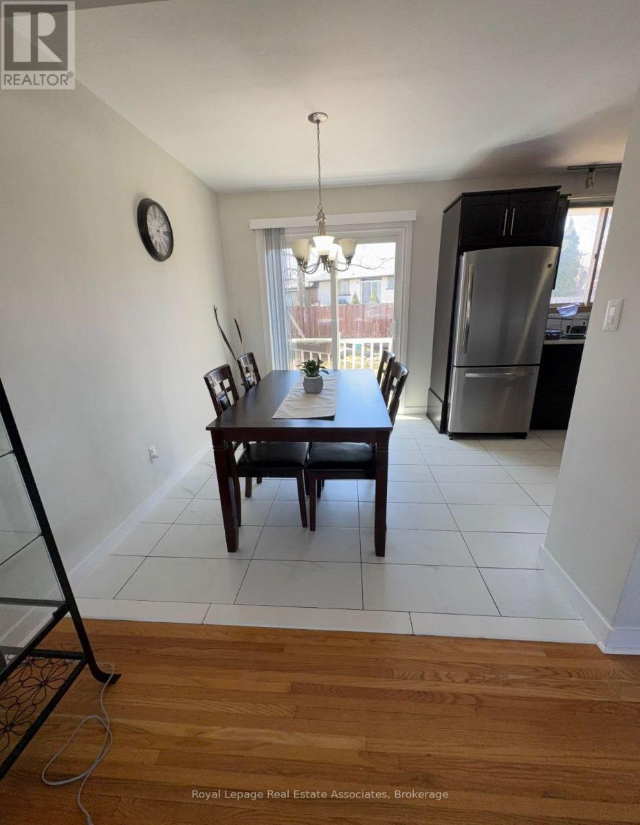 33 Laird (Upper) Drive, St. Catharines, ON - Indoor Photo Showing Dining Room