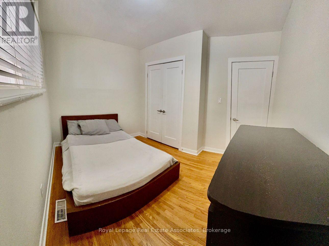 33 Laird (Upper) Drive, St. Catharines, ON - Indoor Photo Showing Bedroom