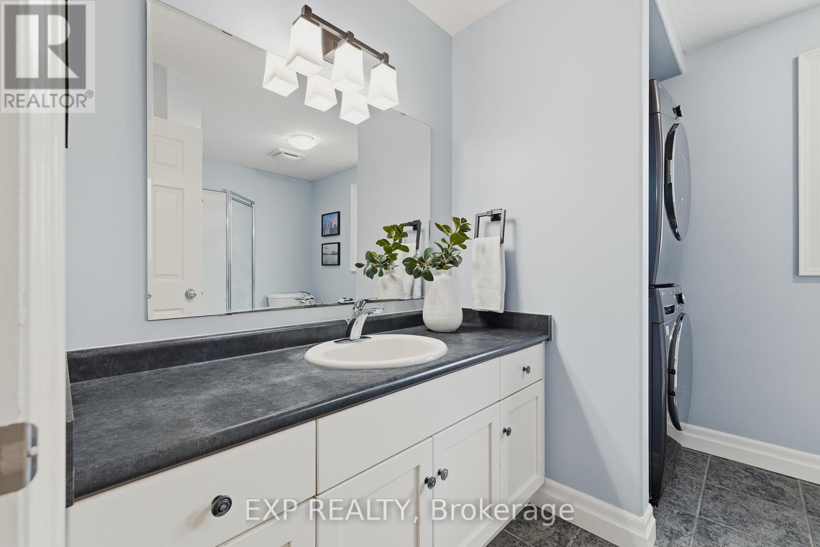 172 Porchlight Drive, Woolwich, ON - Indoor Photo Showing Bathroom