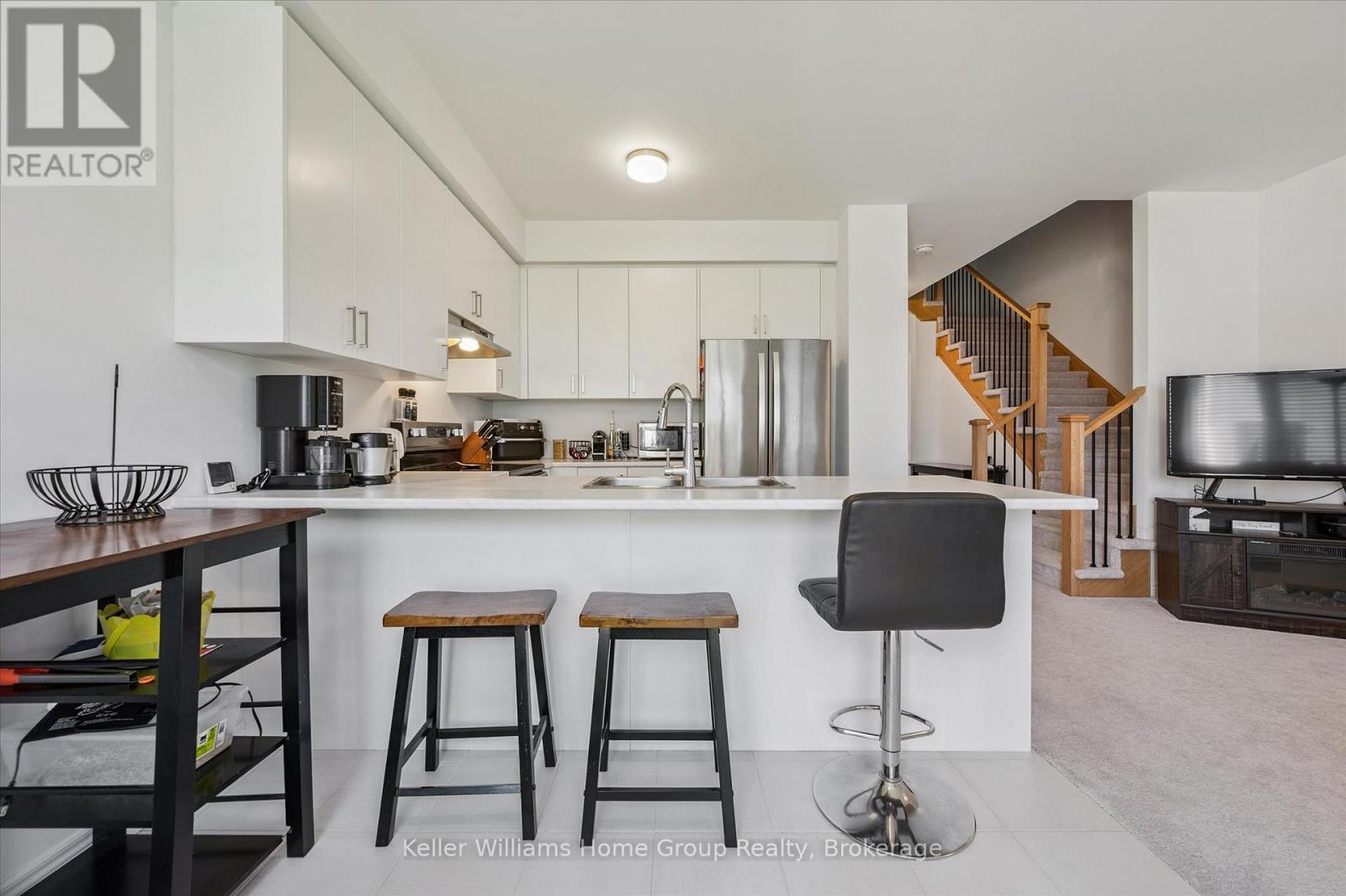 13 Edminston Drive, Centre Wellington (Fergus), ON - Indoor Photo Showing Kitchen With Upgraded Kitchen
