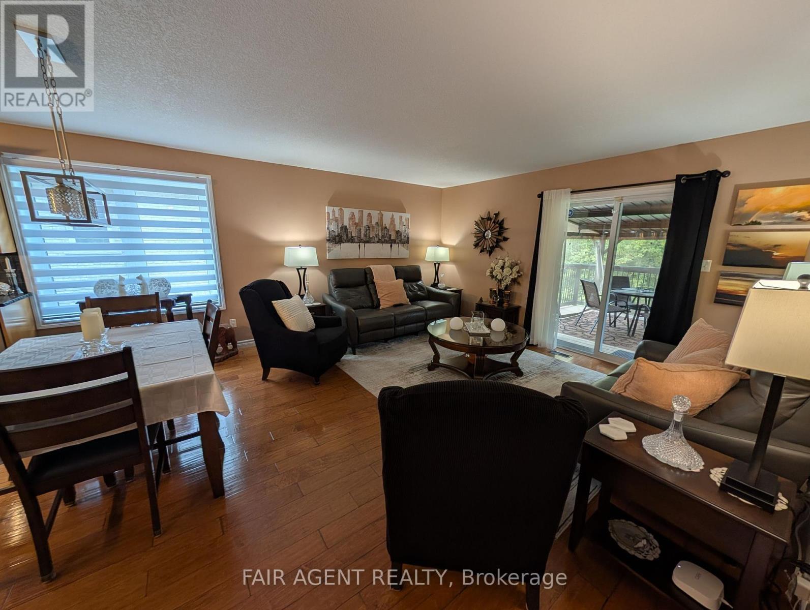 110 Milton Seiler Crescent, Minto, ON - Indoor Photo Showing Living Room
