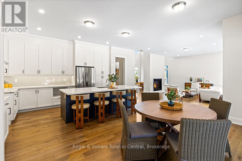 110 Dorothy Drive, Blue Mountains, ON - Indoor Photo Showing Dining Room