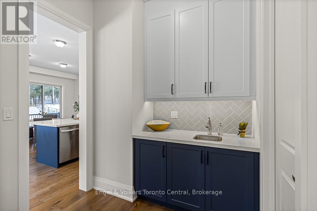 110 Dorothy Drive, Blue Mountains, ON - Indoor Photo Showing Other Room