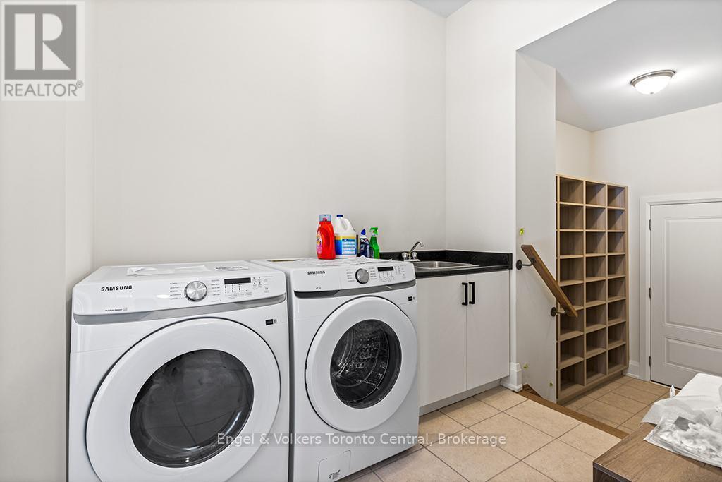 110 Dorothy Drive, Blue Mountains, ON - Indoor Photo Showing Laundry Room