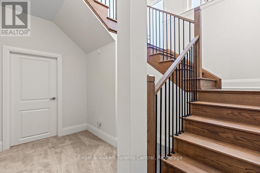 110 Dorothy Drive, Blue Mountains, ON - Indoor Photo Showing Other Room