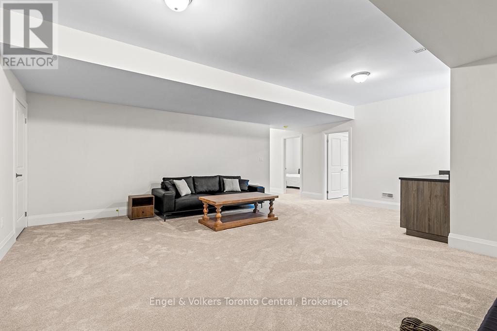 110 Dorothy Drive, Blue Mountains, ON - Indoor Photo Showing Other Room