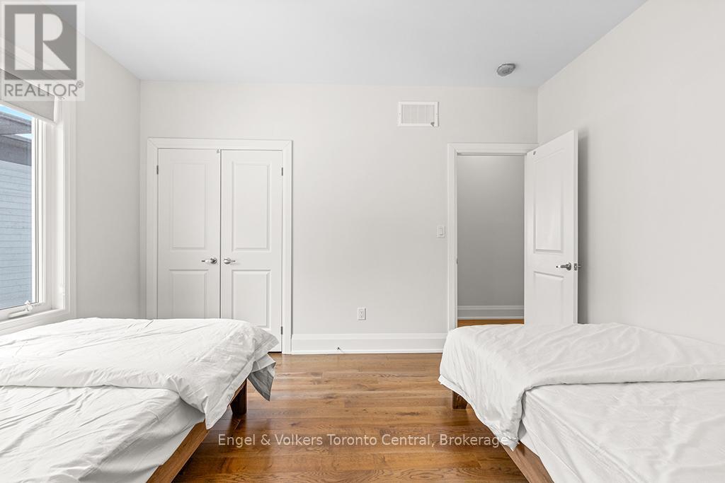 110 Dorothy Drive, Blue Mountains, ON - Indoor Photo Showing Bedroom