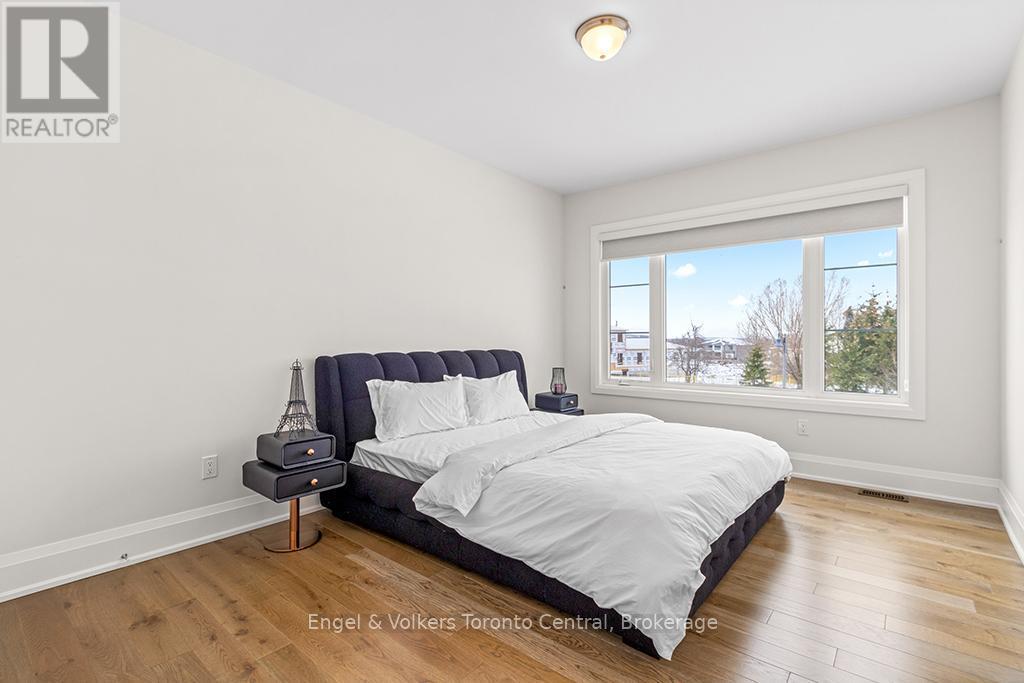 110 Dorothy Drive, Blue Mountains, ON - Indoor Photo Showing Bedroom