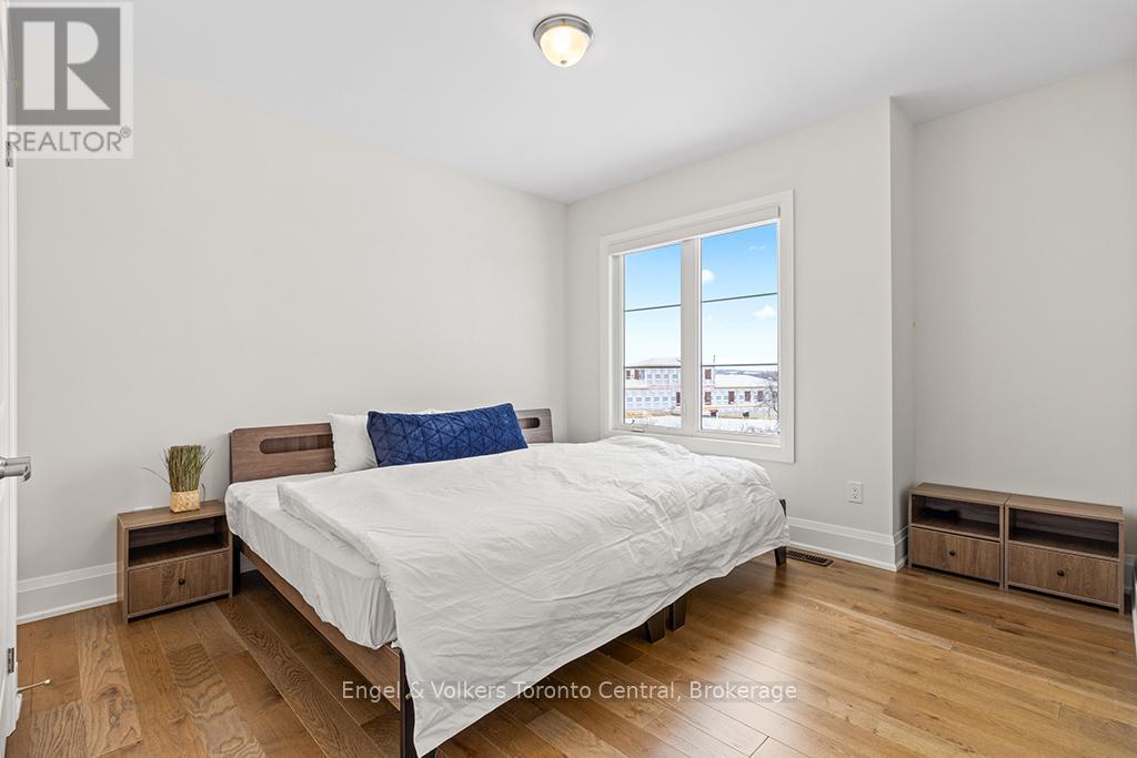 110 Dorothy Drive, Blue Mountains, ON - Indoor Photo Showing Bedroom