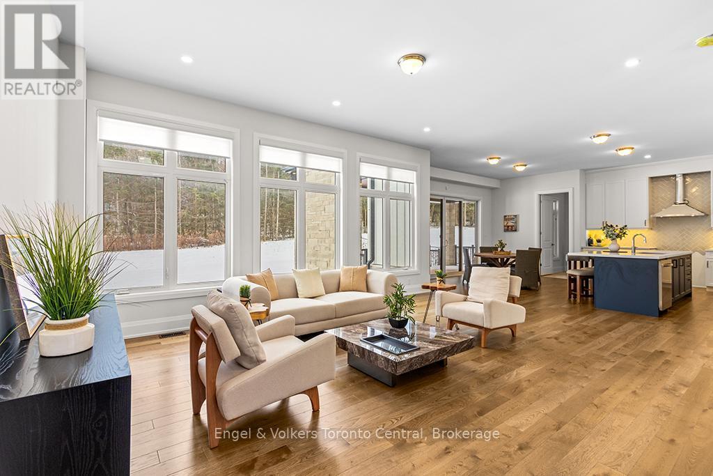 110 Dorothy Drive, Blue Mountains, ON - Indoor Photo Showing Living Room
