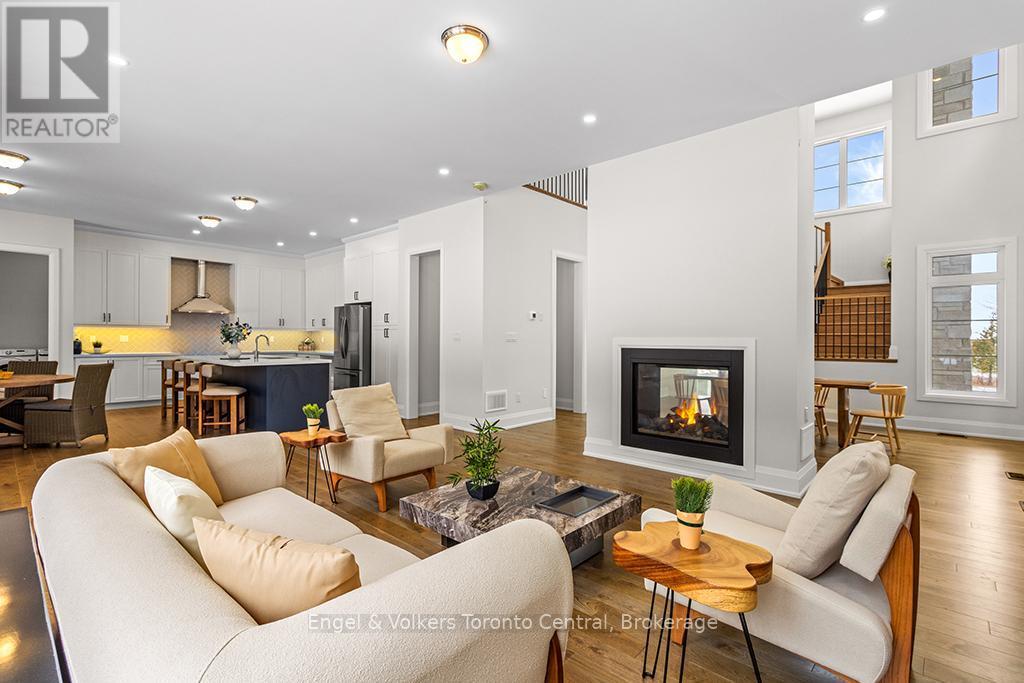 110 Dorothy Drive, Blue Mountains, ON - Indoor Photo Showing Living Room With Fireplace