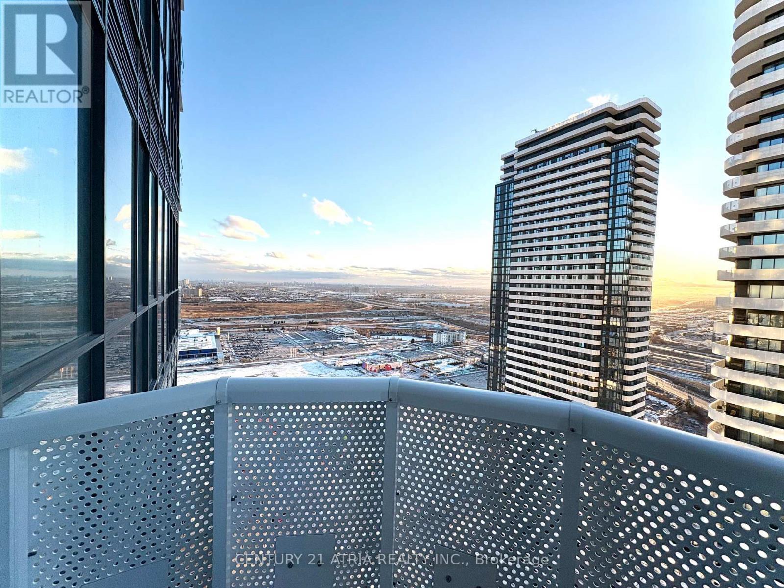 3711 - 8 Interchange Way, Vaughan, ON - Outdoor