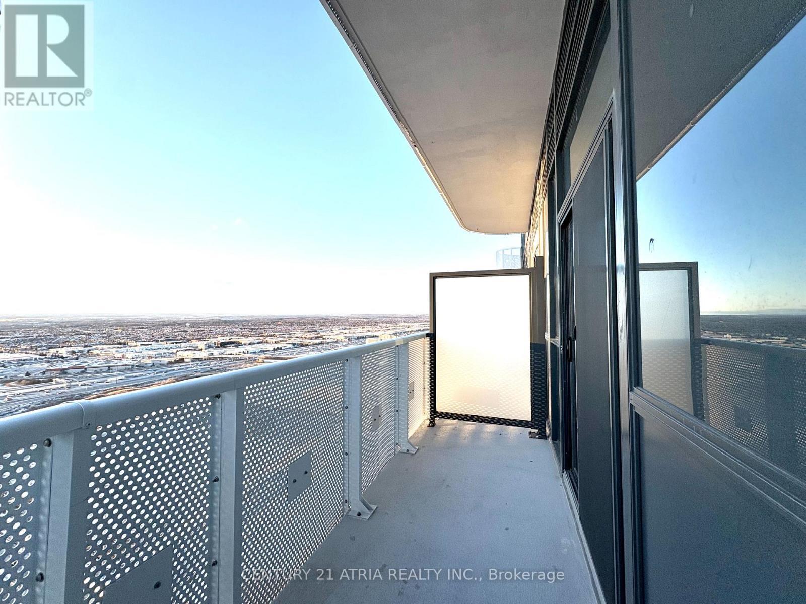 3711 - 8 Interchange Way, Vaughan, ON - Outdoor With Exterior